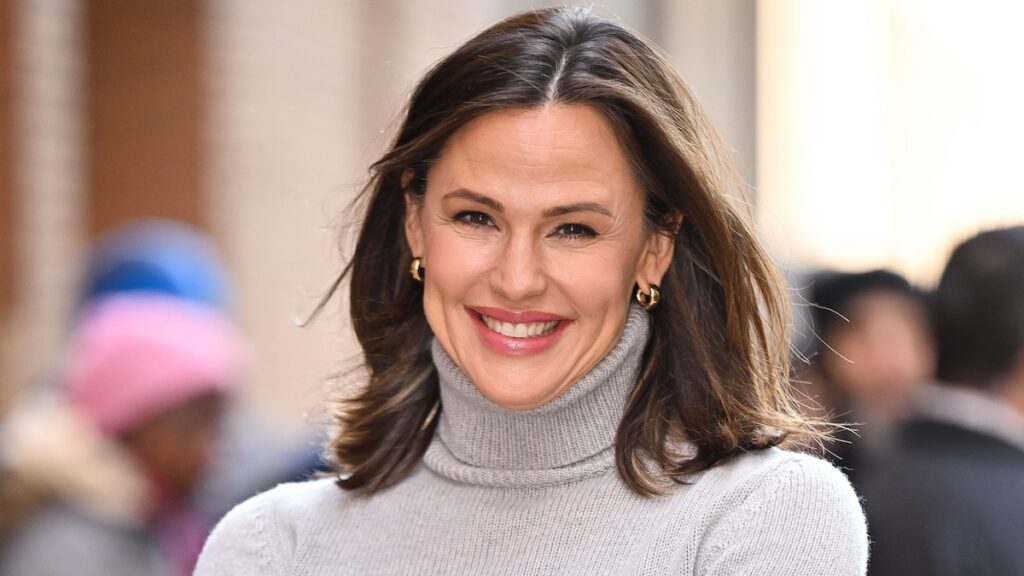 Jennifer Garners pierde el control de sus perros y la divertida escena es perfecta para una película de comedia romántica