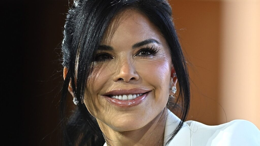 Lauren Sánchez celebra su cumpleaños con mensajes de Jeff Bezos, Kim Kardashian y más Lauren Sánchez celebra su cumpleaños con mensajes de Jeff Bezos, Kim Kardashian y más
