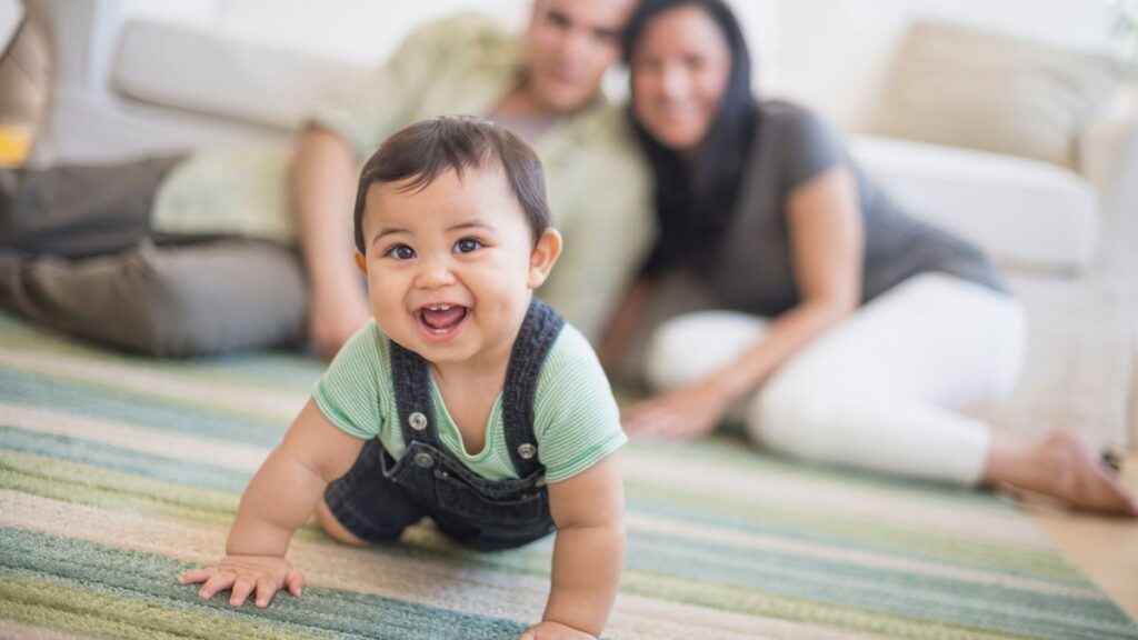 Los nombres de bebés más populares de 2024 y las tendencias para 2025