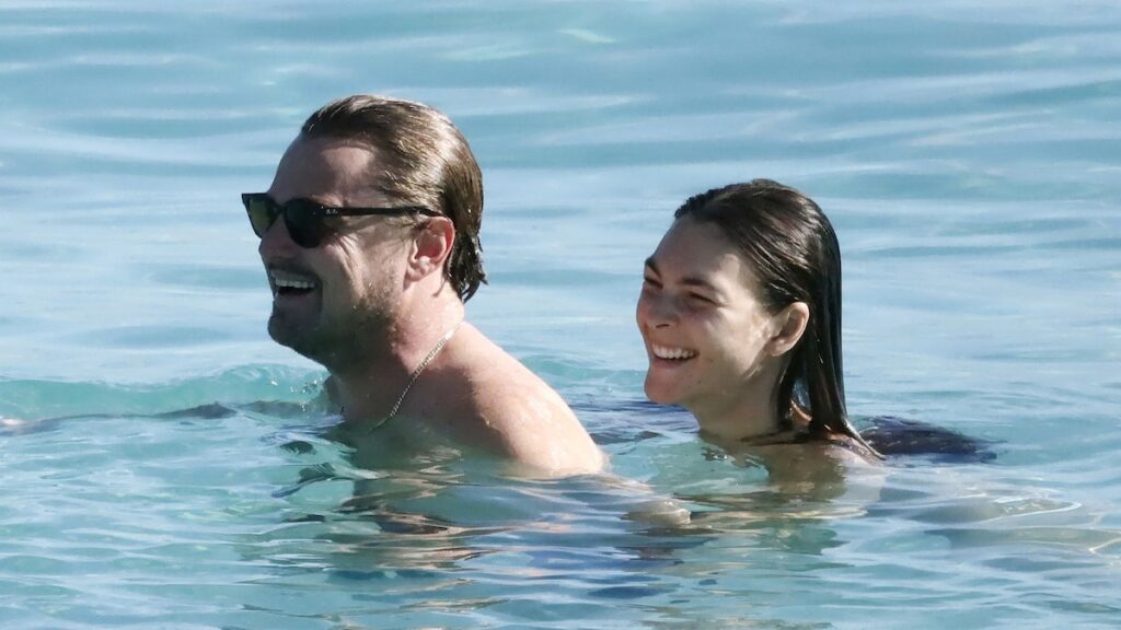 Leonardo DiCaprio y Vittoria Ceretti lucen felices en impresionante momento en bikini