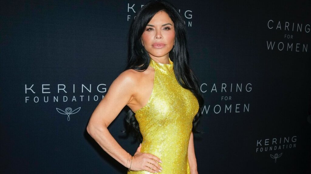 Lauren Sanchez llama la atención con el vestido navideño perfecto y joyas de diamantes