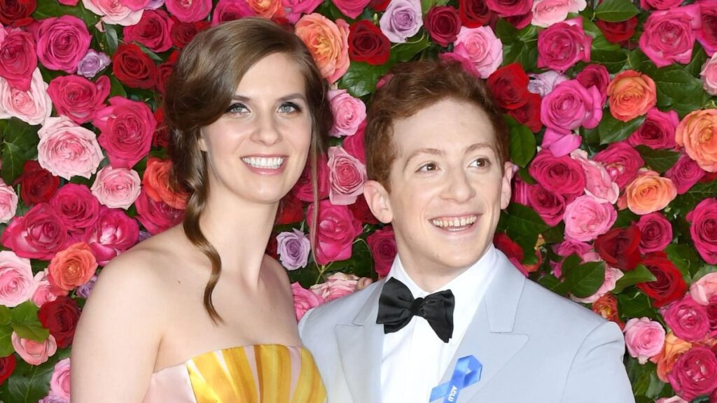 La ex esposa de Ethan Slater, Lilly Jay, habla del romance con Ariana Grande