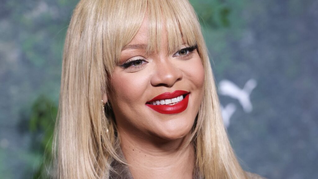 Rihanna revela la tendencia de moda que más lamenta: ‘Se llama crecimiento’