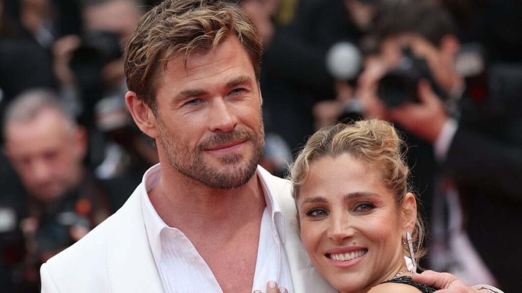 Elsa Pataky y Chris Hemsworth comparten selfie familiar navideño en pijama