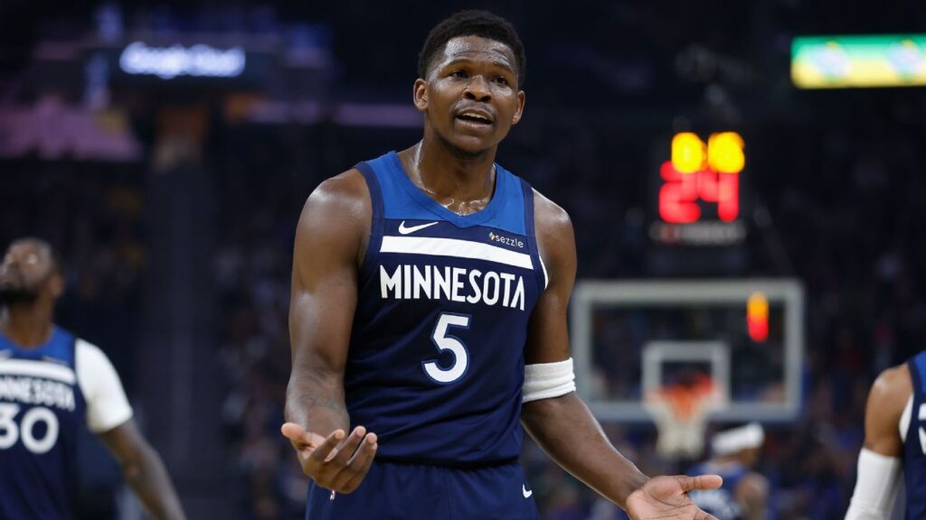 Anthony Edwards recibe multa de 25.000 dólares por lenguaje obsceno