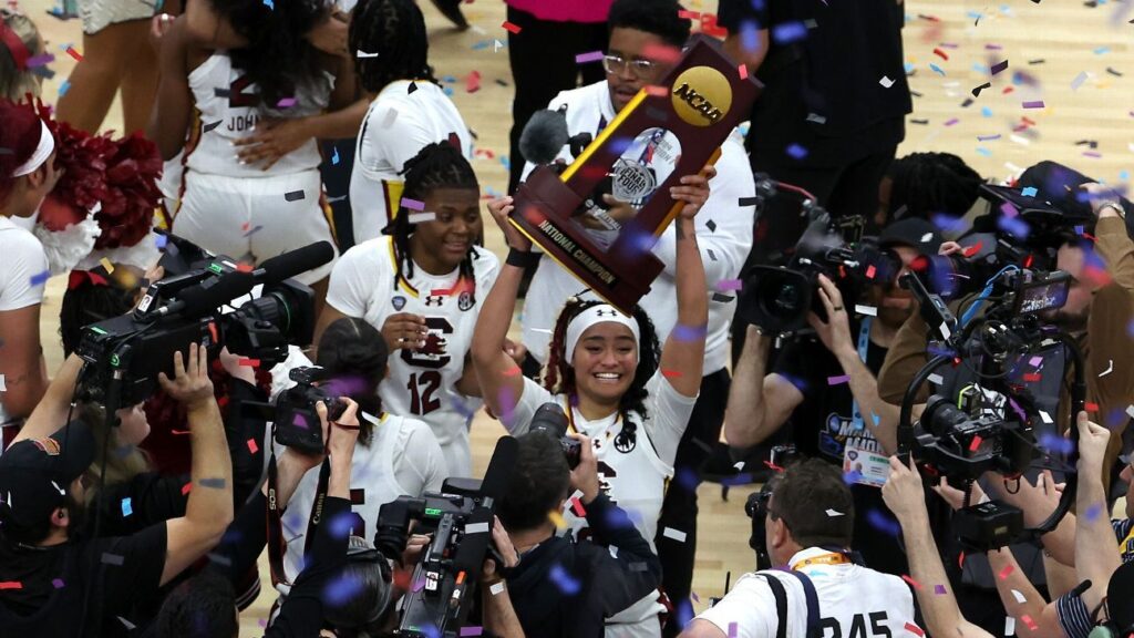 Equipo femenino de baloncesto de South Carolina recibe anillos Equipo femenino de baloncesto de South Carolina recibe anillos