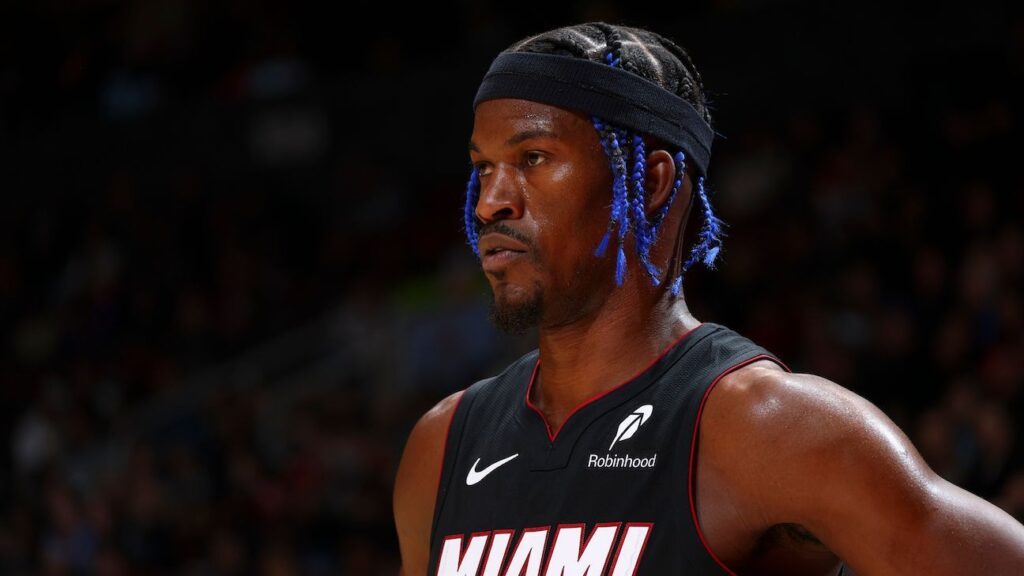 Jimmy Butler regresa ante Pelicans; incierto su futuro con el Heat