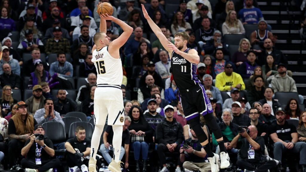 Jokic brilló para Nuggets ante Kings y Harden reaccionó a Clippers