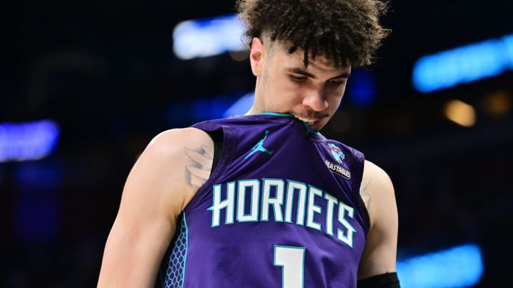 LaMelo Ball estará fuera al menos dos semanas por lesión LaMelo Ball estará fuera al menos dos semanas por lesión
