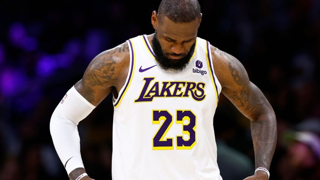 LeBron James no jugaría en Lakers-Wolves el viernes, según fuentes