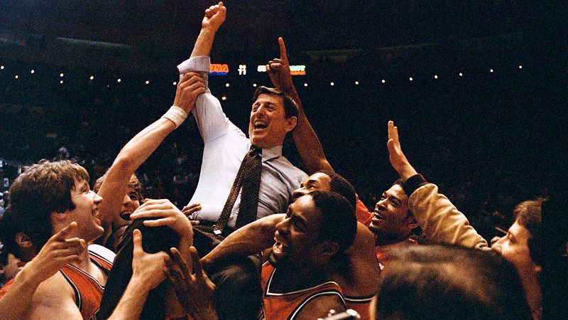 Lou Carnesecca, entrenador legendario del St. John’s, muere a los 99 años Lou Carnesecca, entrenador legendario del St. John’s, muere a los 99 años