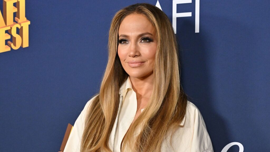 Primer vistazo a ‘El beso de la mujer araña’ de Jennifer López protagonizada por Diego Luna: Festival de Cine de Sundance 2025