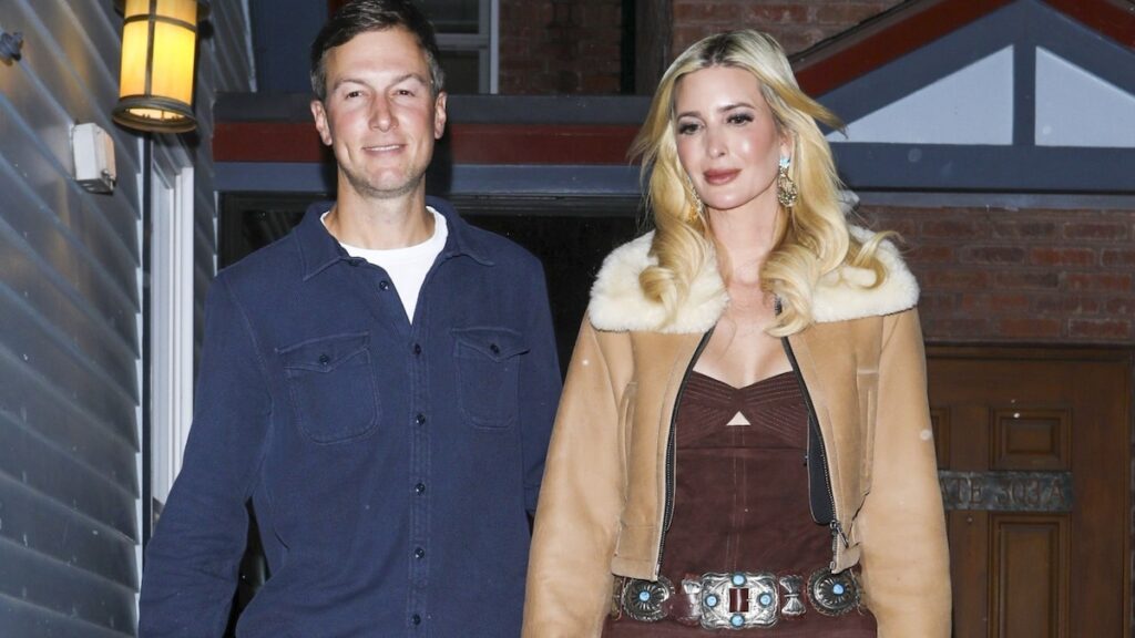 Ivanka Trump arrasa en Aspen con un look inspirado en un vaquero junto a su marido Jared Kushner