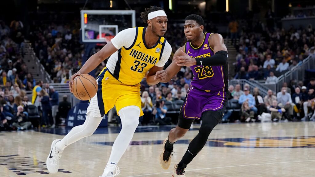 El paquete de cambio que enviarían los Lakers a Pacers por el centro Myles Turner