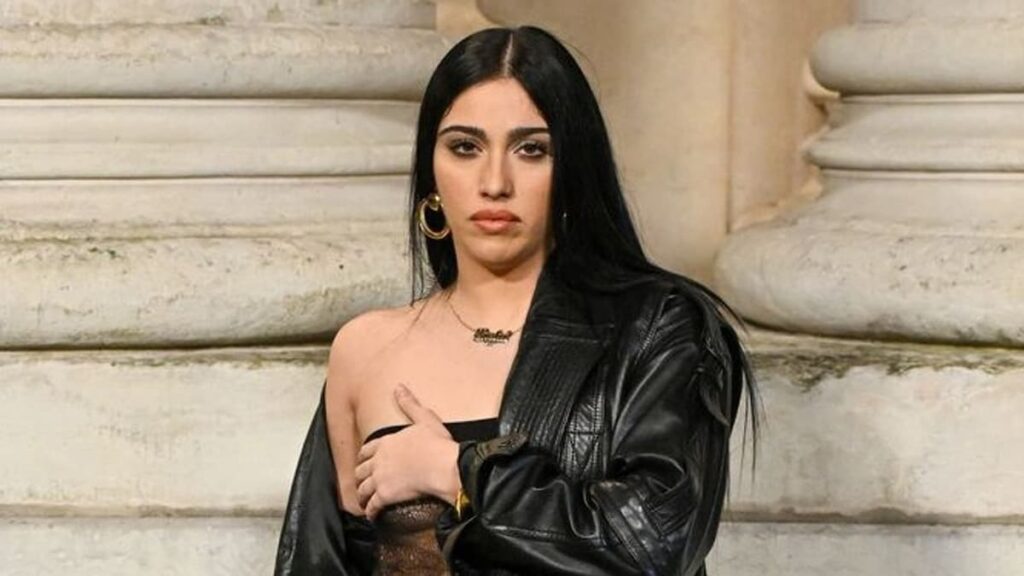 La hija de Madonna, Lourdes, Leon usa otra mirada intrépida