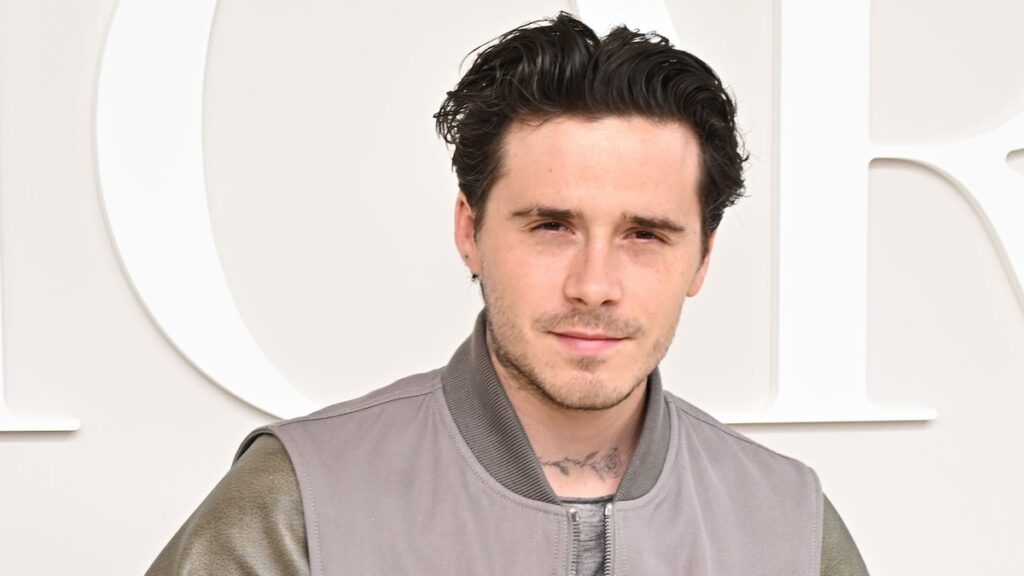 Brooklyn Beckham reflexiona sobre su infancia con mamá y papá famosos, Victoria y David Beckham