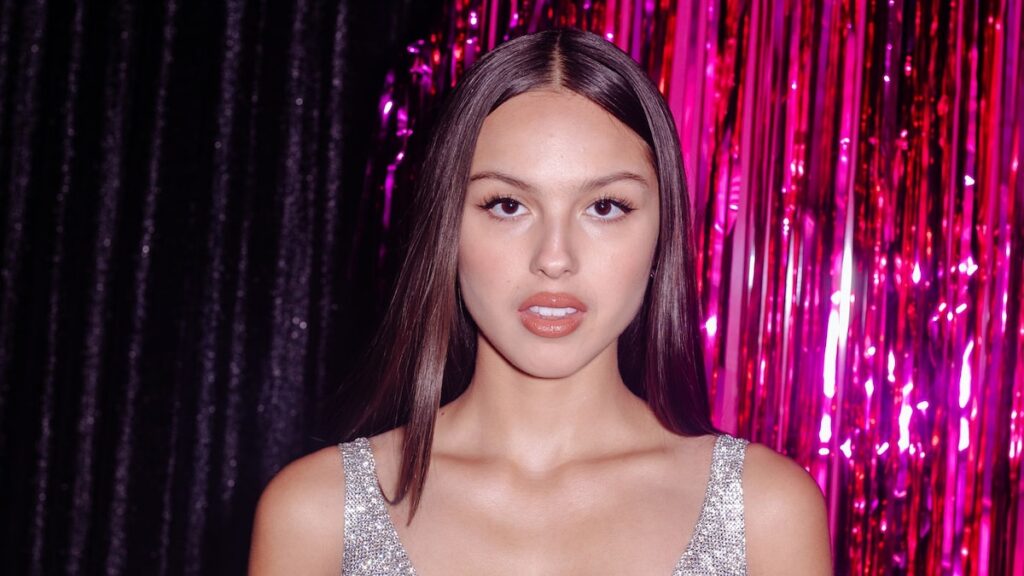 Olivia Rodrigo luce un candente bikini en vacaciones en la playa con Tate McRae: ‘Ella ha vuelto’