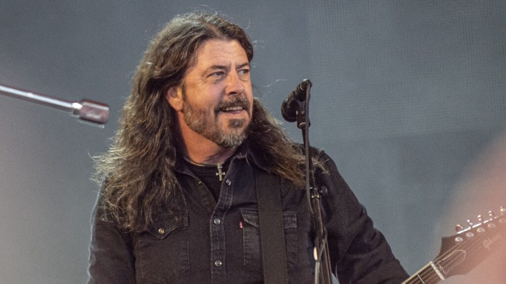 Dave Grohl ayuda a las víctimas del incendio de Los Ángeles y a los bomberos reclusos
