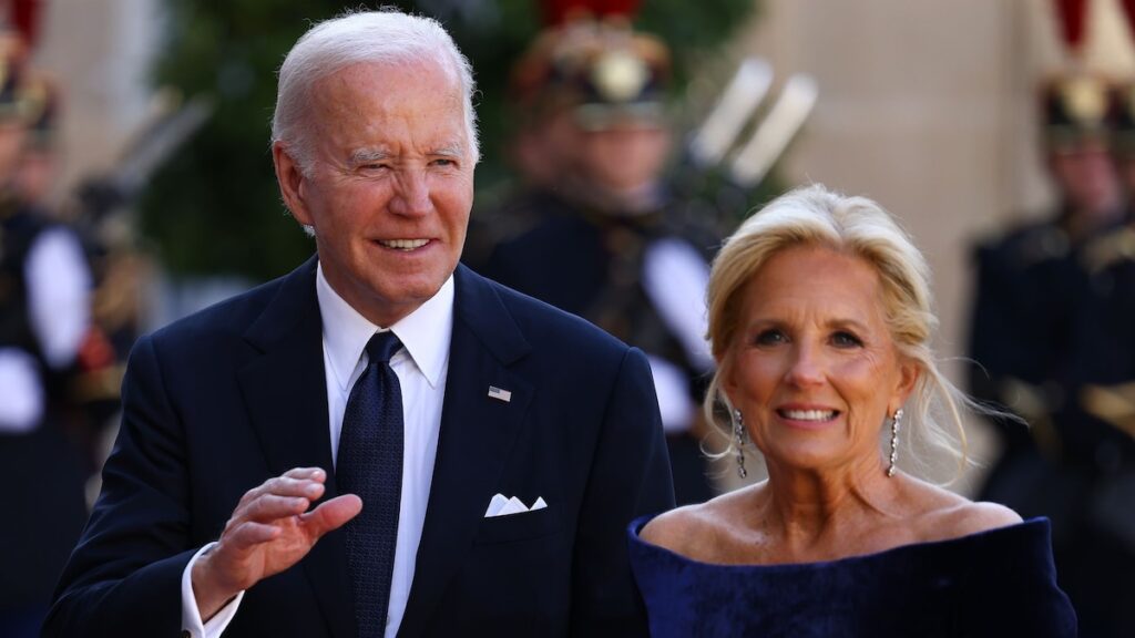 Joe y Jill Biden comparten una última selfie en la Casa Blanca antes de la toma de posesión de Donald Trump