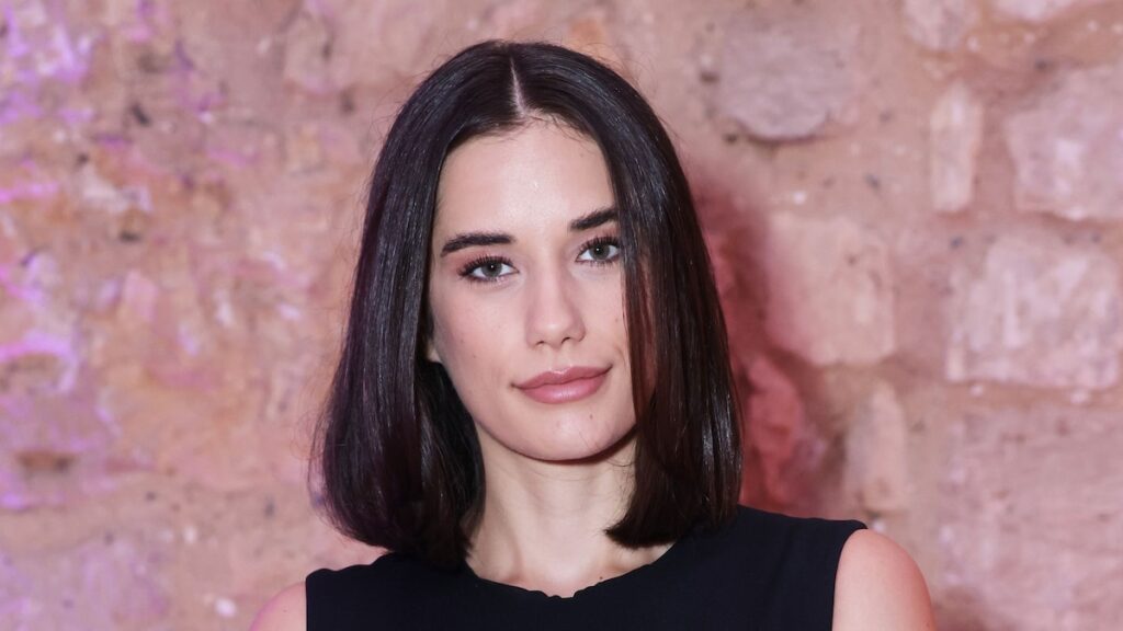 La hija de John Travolta, Ella Bleu, es ‘impresionante y dulce’ en nuevas fotos