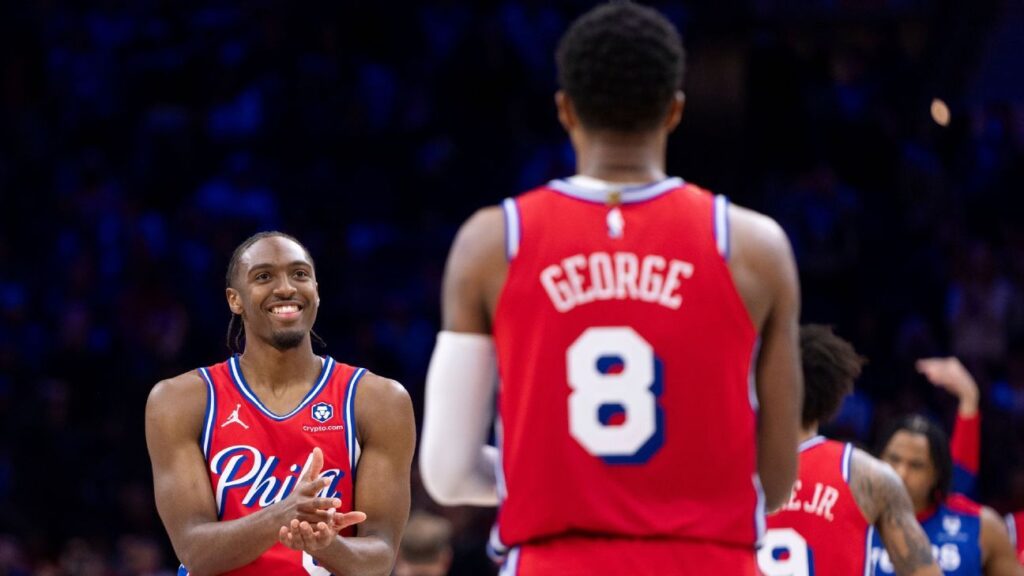 Paul George y Tyrese Maxey salieron al rescate de los Sixers ante la lluvia de triples de los Cavs