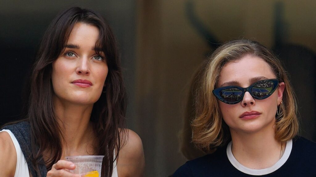 Chloe Grace Moretz insinúa los rumores de compromiso de Kate Harrison en una nueva publicación