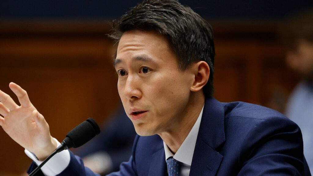 El director ejecutivo de TikTok asistirá a la toma de posesión de Trump