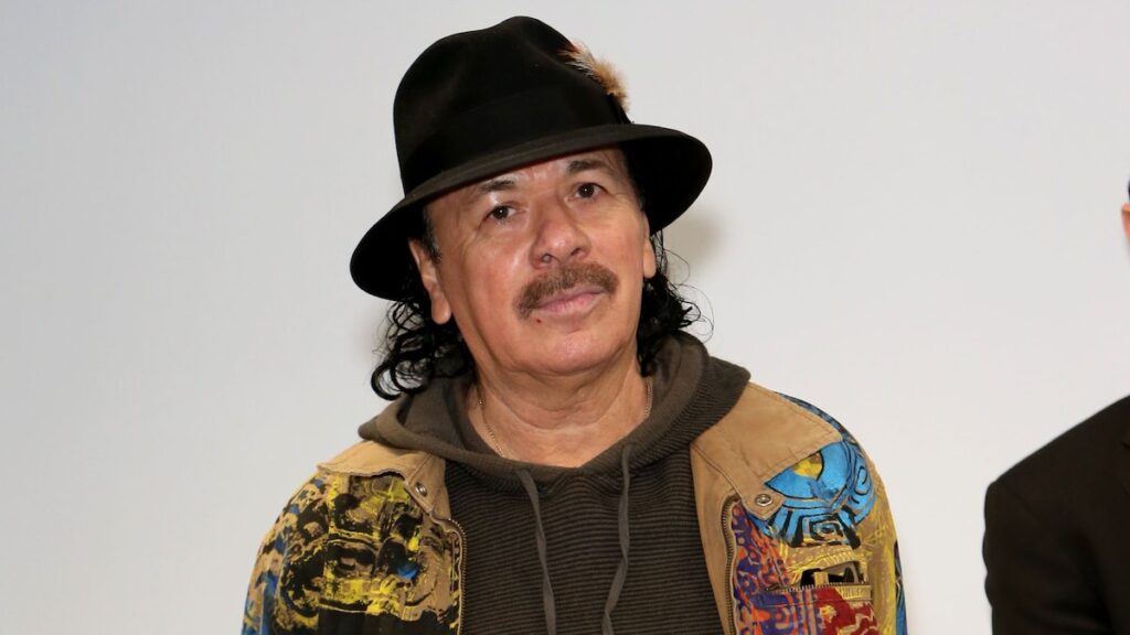 Carlos Santana no está disponible para tocar su guitarra tras una caída accidental en su casa de Hawaii