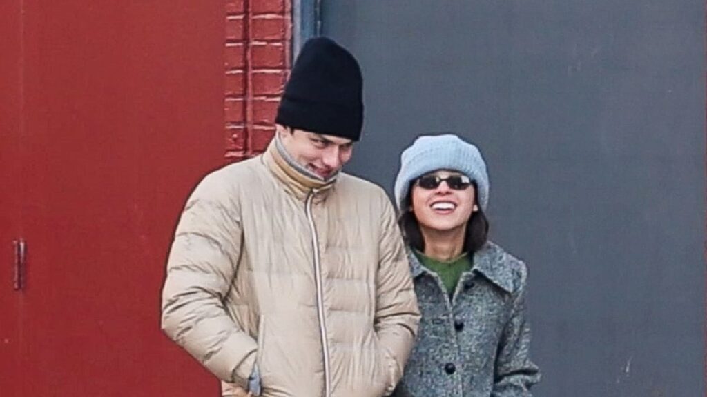 Olivia Rodrigo y Louis Partridge vistos en una rara salida en Nueva York