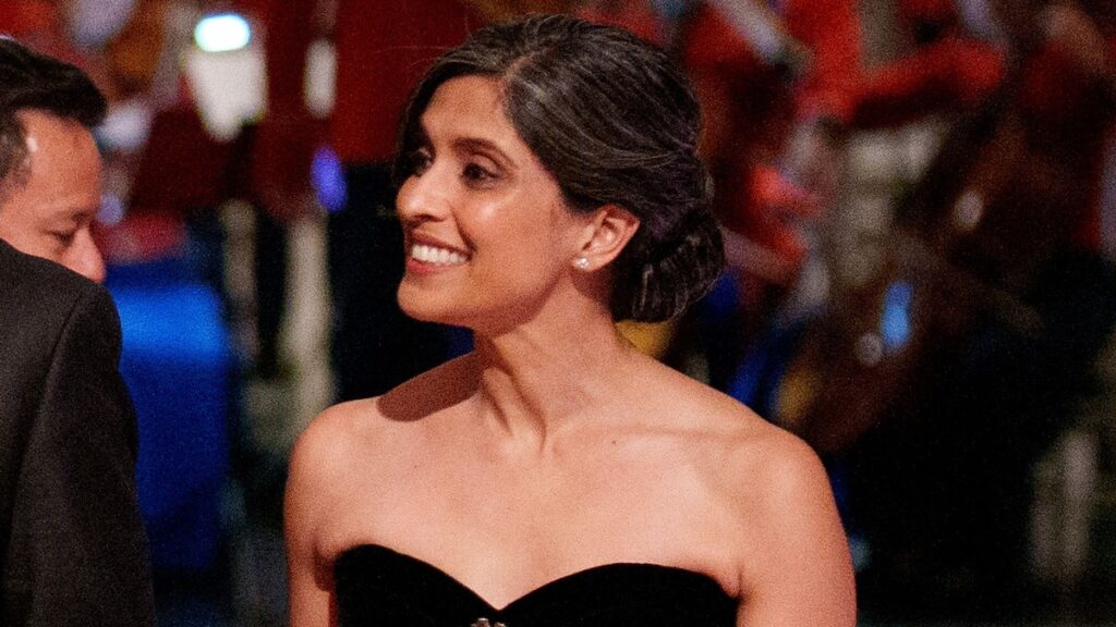 La segunda dama entrante, Usha Vance, sorprende con un vestido de Oscar de la Renta en una cena en DC