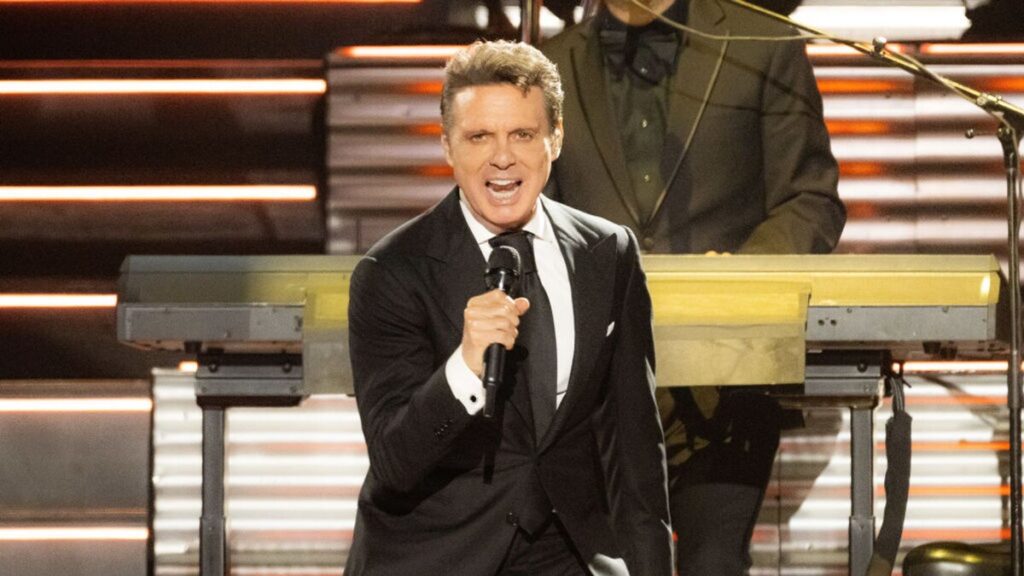 Luis Miguel da la bienvenida al 2025 como el mejor cantante de habla hispana del mundo