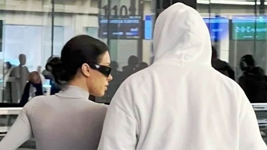 Bianca Censori Channels Intergalactic chic en el último atuendo