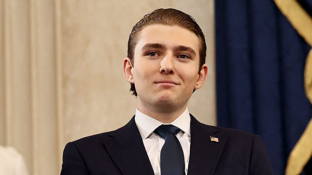 El momento lúdico de Barron Trump con sus hermanas Ivanka y Tiffany después de la toma de posesión de Donald Trump