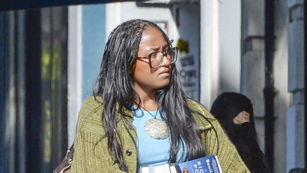 Sasha Obama vio libros después de que Los Ángeles dispara