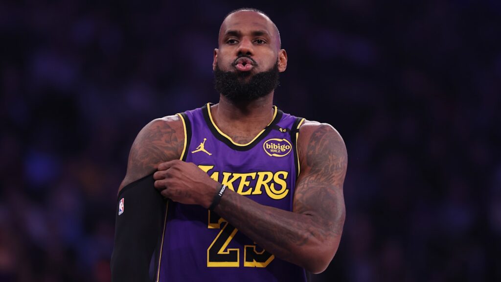 LeBron James está dispuesto a firmar una extensión de contrato con Lakers por Doncic