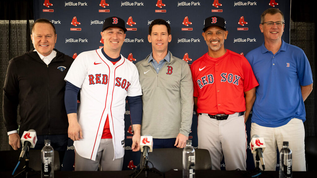 Alex Bregman confiesa que habló con Dustin Pedroia antes de firmar con los Medias Rojas