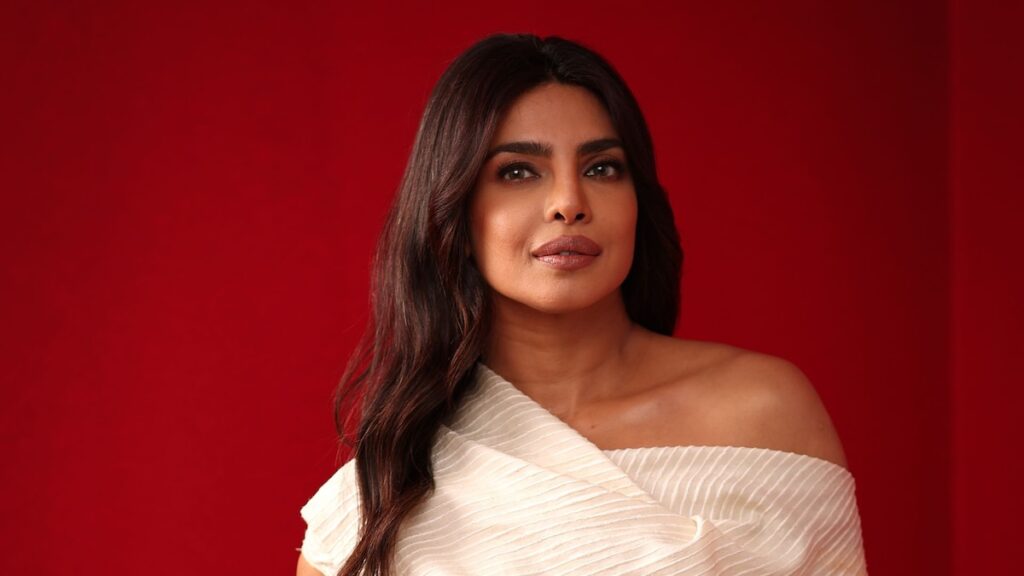Priyanka Chopra combina la alta costura con un collar de 1.5 millones de euros durante la pre-boda del hermano