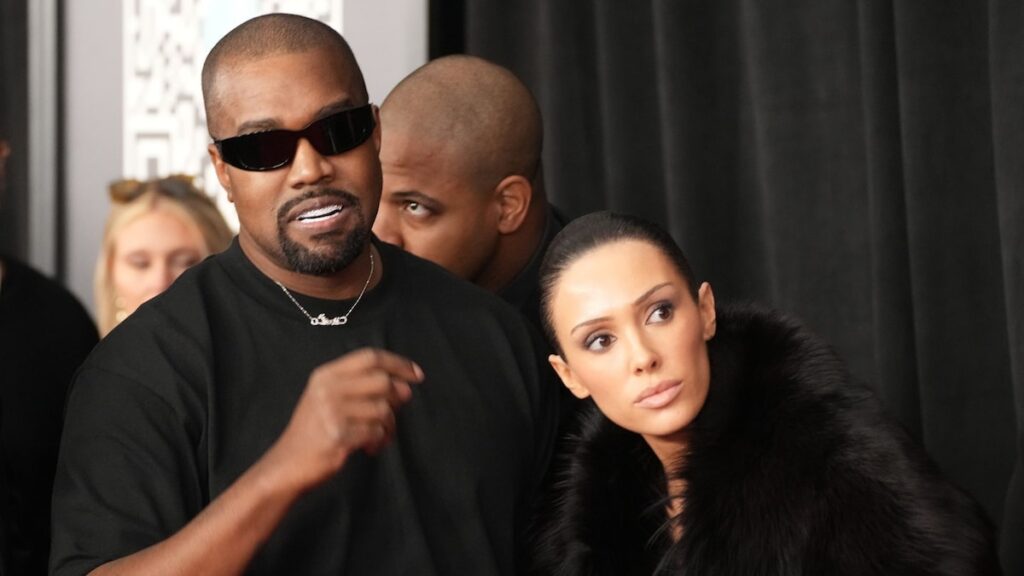 La madre y la hermana de Bianca Censori reaccionan a su controvertido vestido transparente en los Grammys