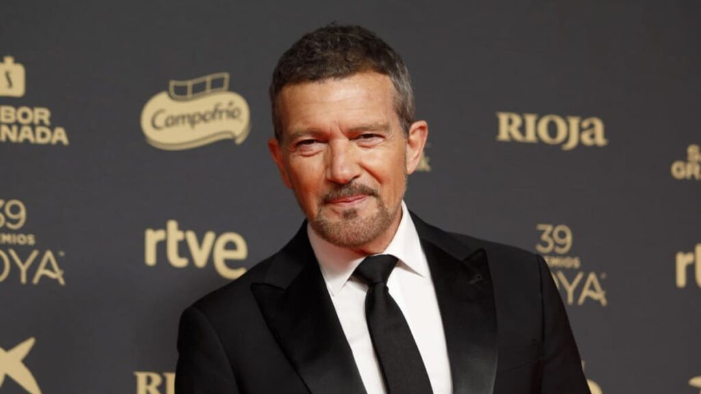 Antonio Banderas honra a Macho Man Savage en el AD del Super Bowl