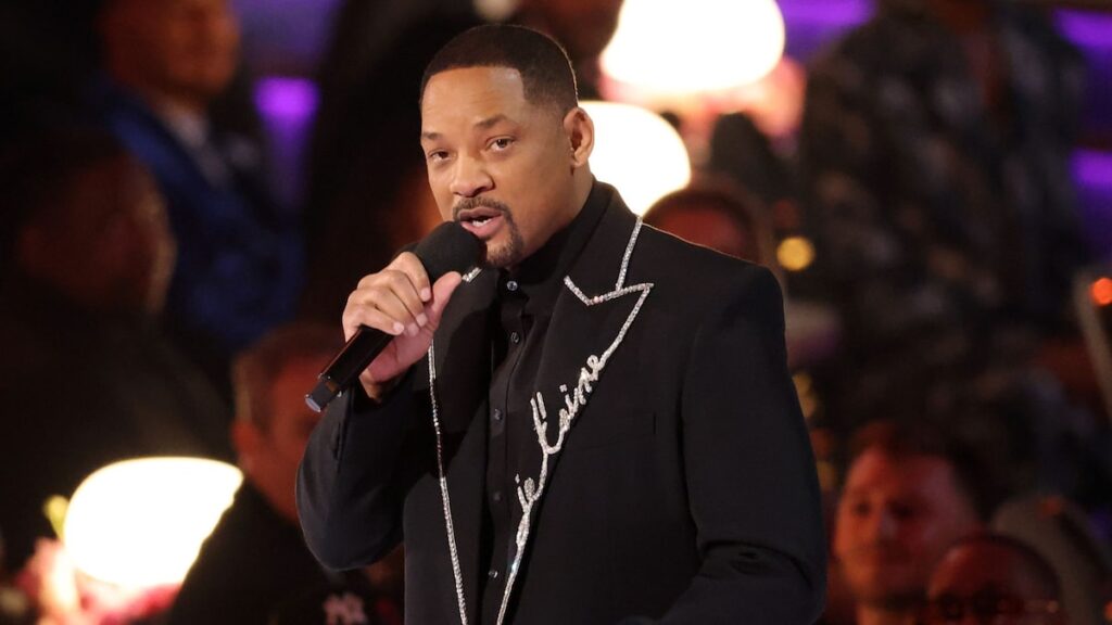 Will Smith enfrenta reacciones mixtas en su primer show de premios desde el escándalo de los Oscar