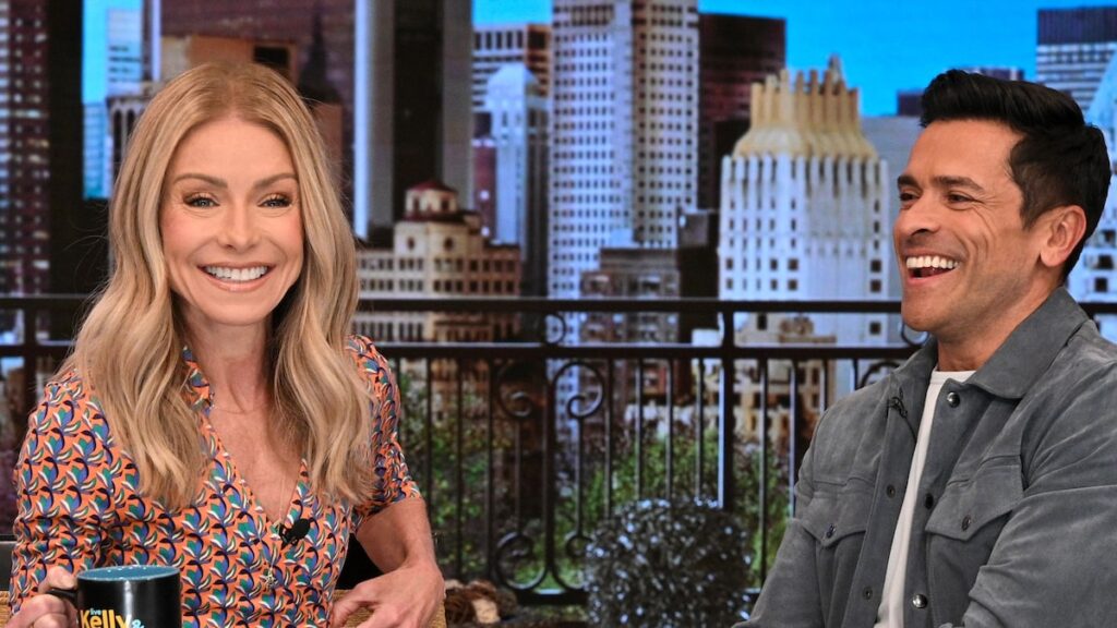 Kelly Ripa y Mark Consuelos convierten la falla de televisión en vivo en un momento hilarante