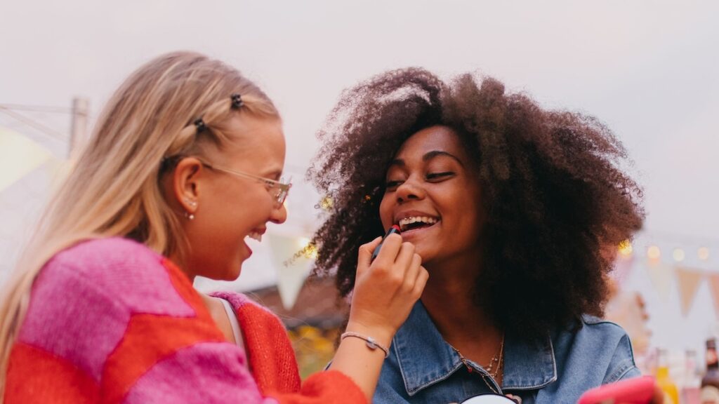 Marcas de propiedad latina que celebran la cultura, el cuidado personal y el estilo personal