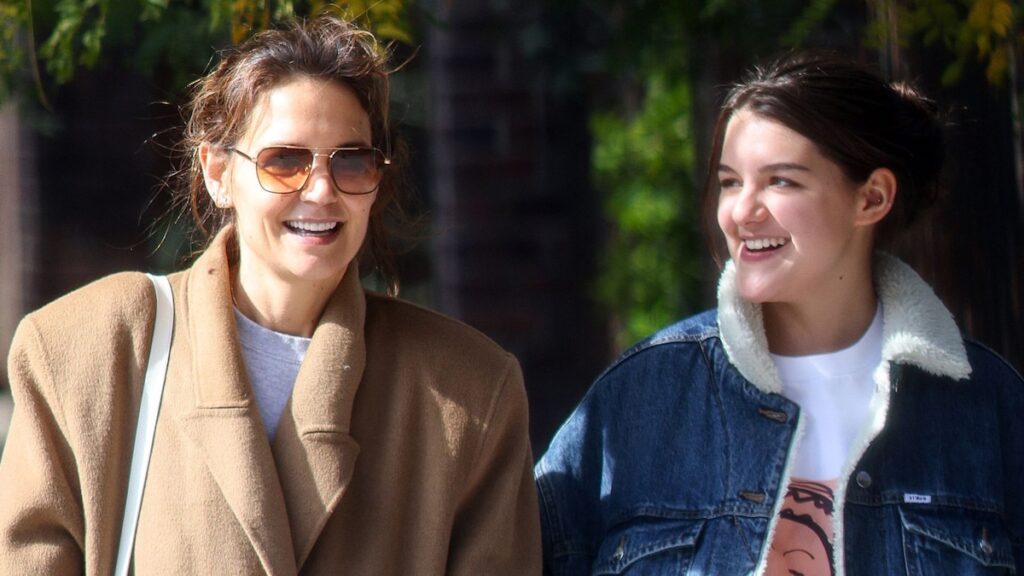 Por qué Katie Holmes y Suri Cruise nos dan grandes vibraciones de ‘Gilmore Girl’