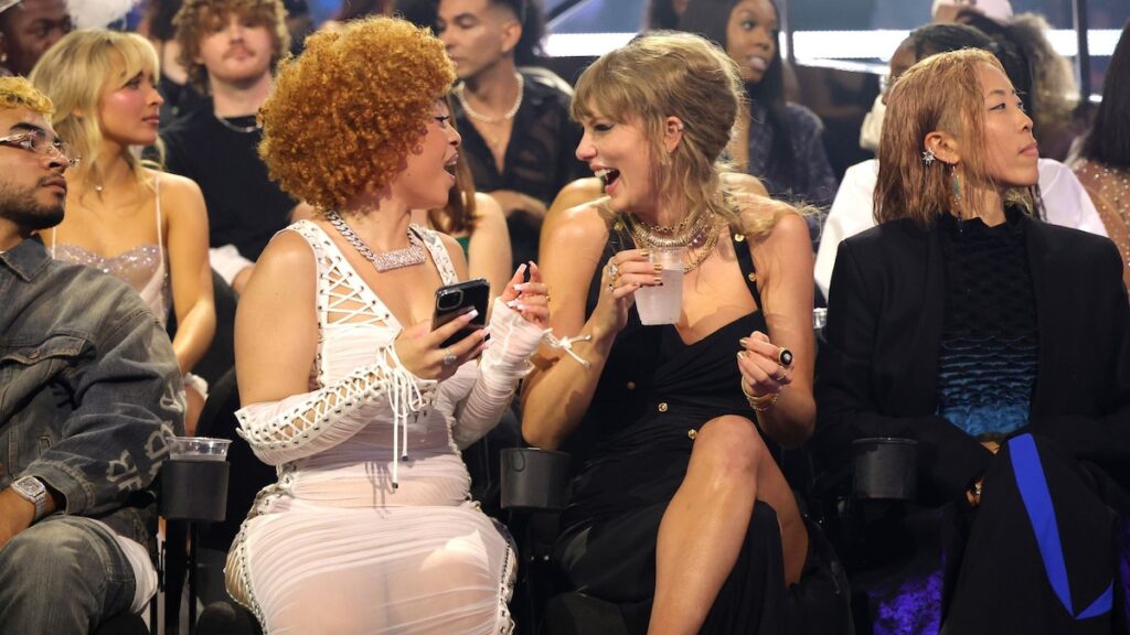 Taylor Swift llega al Super Bowl con especias de hielo