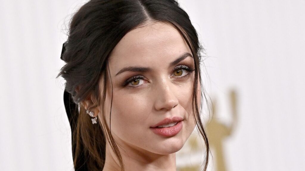 Ana de Armas sale con un novio rumoreado después del día de San Valentín con Tom Cruise