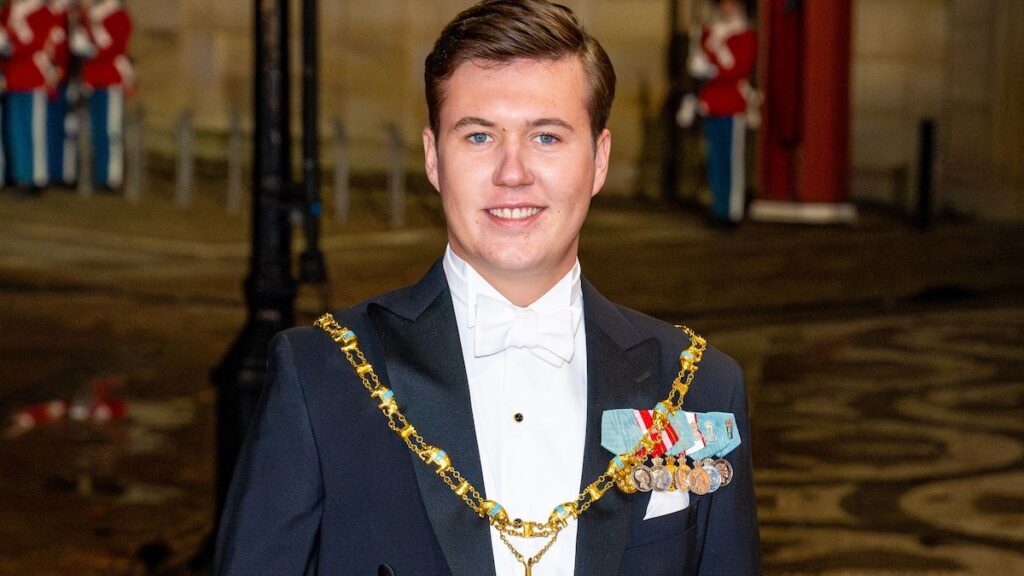 Hijo de la reina María El Príncipe Christian comienza un nuevo capítulo