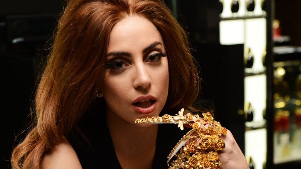 De apenas allí a audaz y más allá