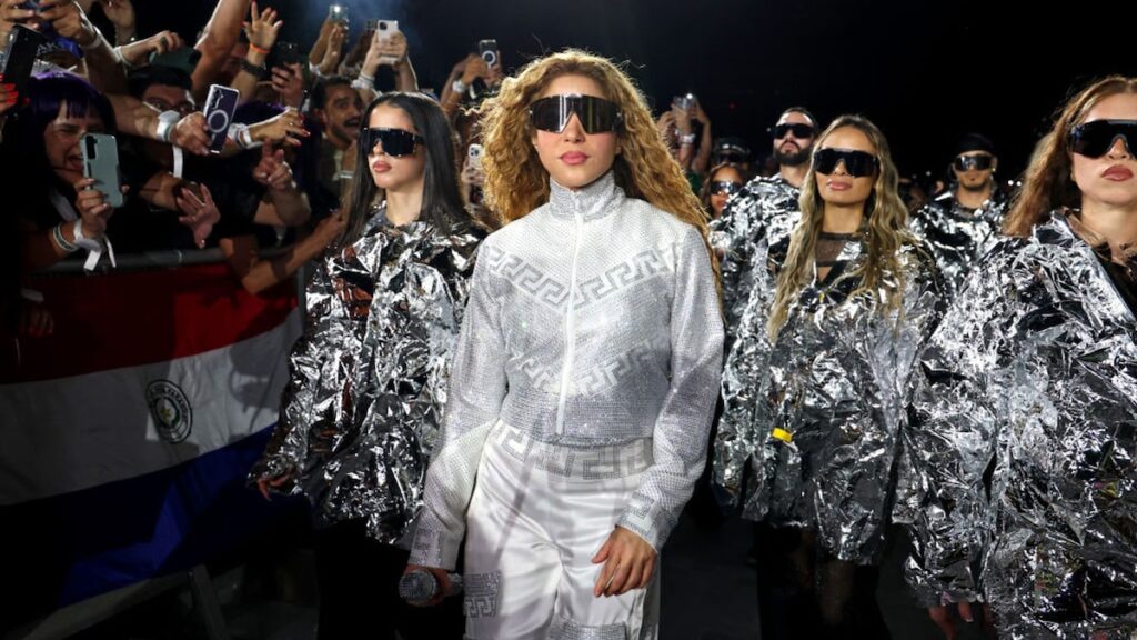 La gira de Shakira comienza con un mensaje a Piqué y sus hijos