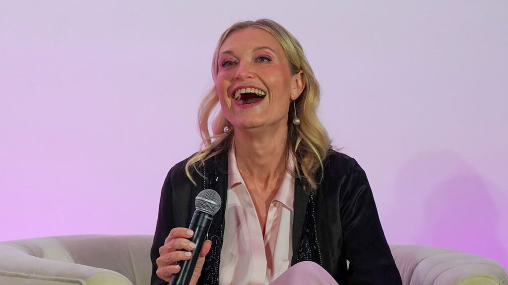 Conoce a Tosca Musk: la hermana de Elon Musk y el cineasta redefiniendo el romance