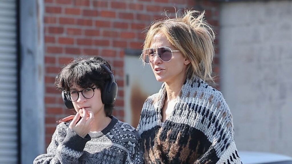 Jennifer López y Emme disfrutan del acogedor día de compras antiguas. Echa un vistazo a las dulces fotos